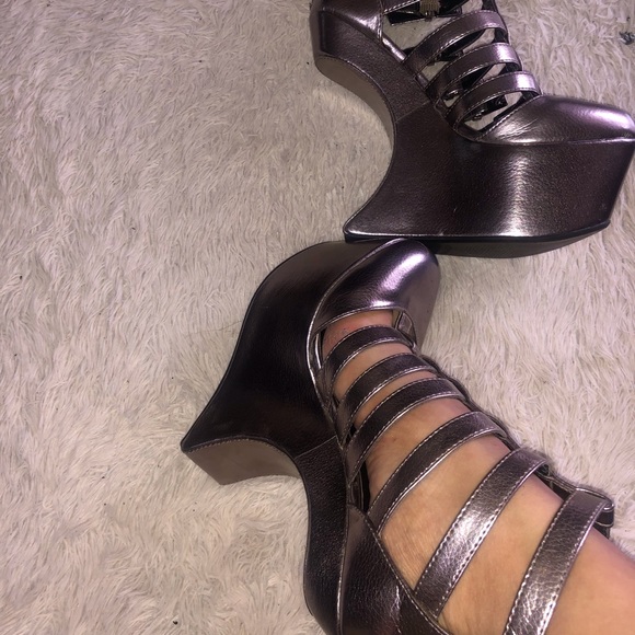 Forever 21 Heel-less shoes - Picture 2 of 12